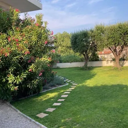 Apartment 3 Pieces Avec Grand Jardin Cannes
